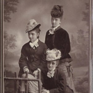 2 CDVs of Stylish Sisters from Rothesay