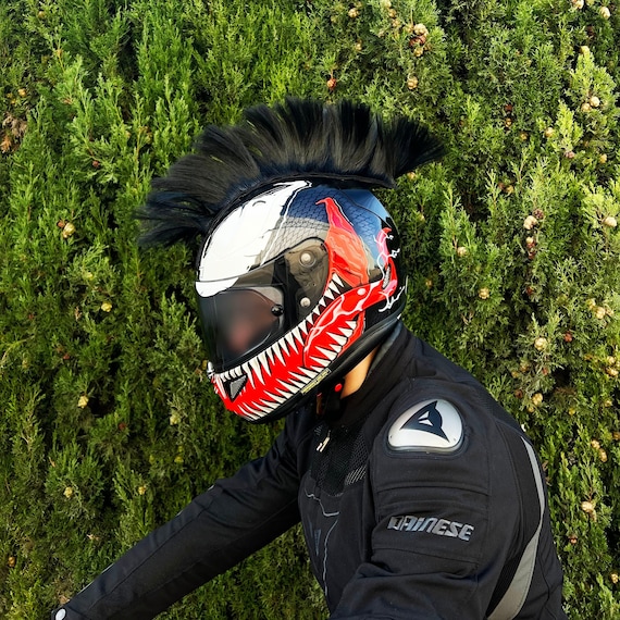 Helmet with store a mohawk