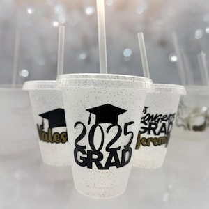 Custom Graduation Cups with Name & Grad Cap – Personalized Plastic Cups for Class of 2025 | Senior Night, Graduation Party Favor, Grad Gifts
