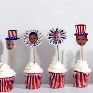 Blanc rouge et deux décorations d'anniversaire | Décorations de cupcakes personnalisées du 4 juillet | Décorations de fête patriotique personnalisées | Toppers photo drôles des États-Unis