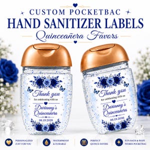 Könnte beinhalten: Zwei durchsichtige Handdesinfektionsmittelflaschen mit kupferfarbenen Klappverschlüssen und personalisierten Etiketten mit blauen Rosen, Schmetterlingen und dem Text: Thank you for celebrating with us, Darianny's Quinceañera, sowie dem Datum 06.19.2026.