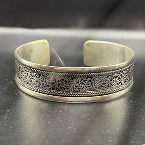 Flower and branches design bracelet with Tibetan silver  | adjustable