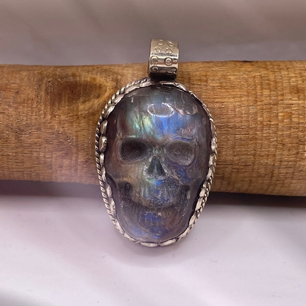 Labradorite skull pendant  with Tibetan silver (0073), Handcrafted, Nepal /pendant only