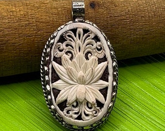 Lotus pendant/ handcrafted bone / Tibetan silver (0364-13)