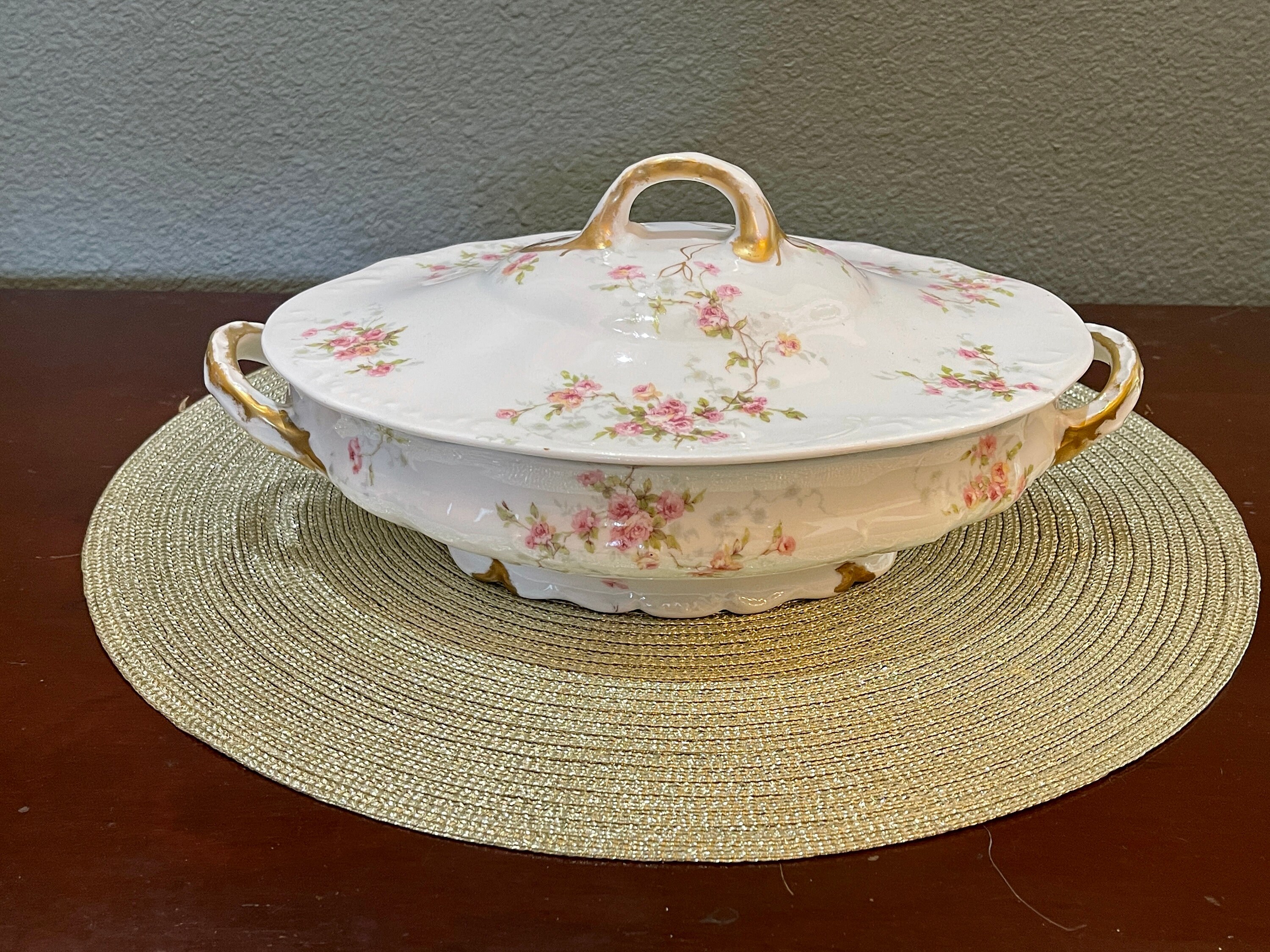 Theodore Haviland Limoges France Round Serving/Soup Tureen / Theodore Haviland Serving Pieces