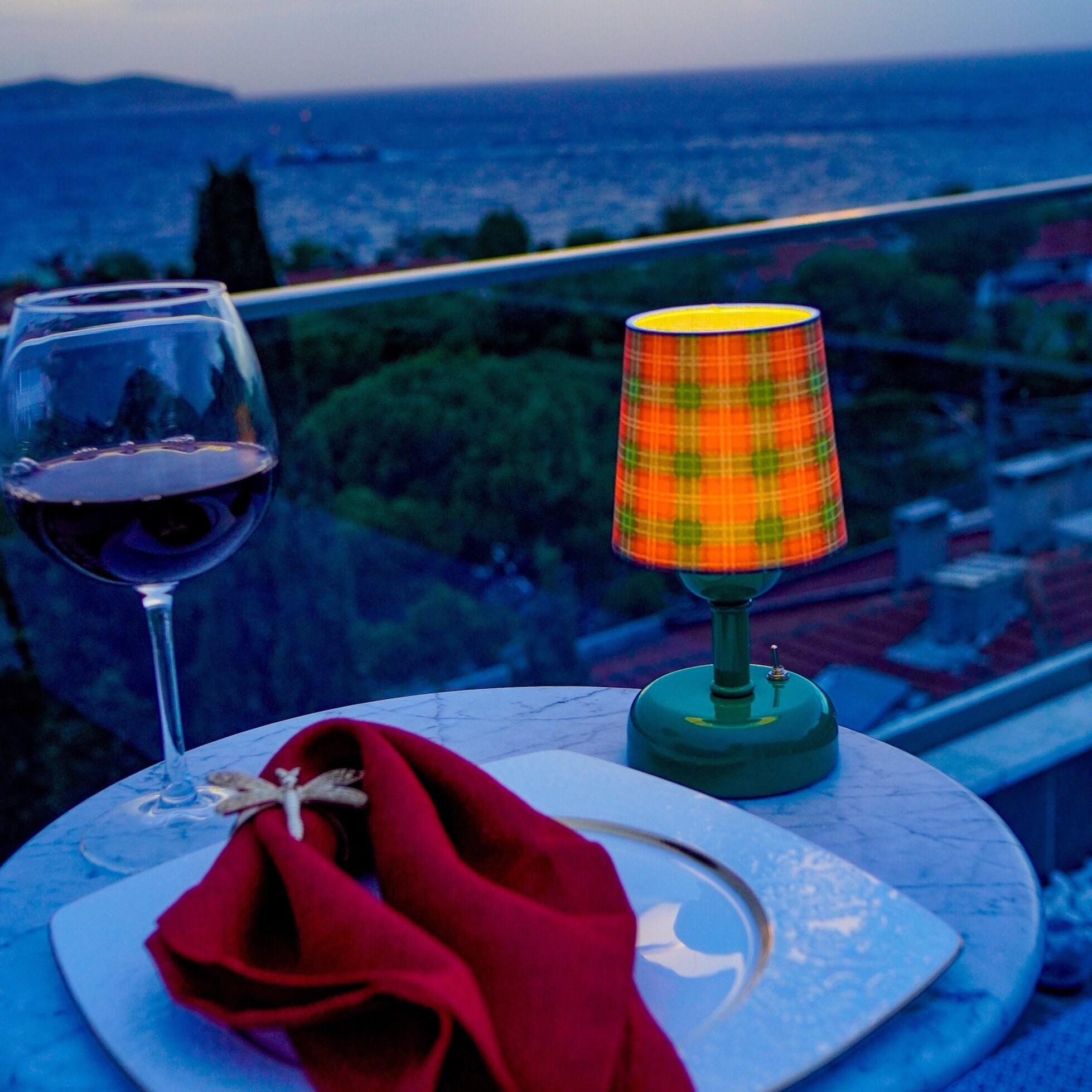 vintage-inspired-table-lamp-cordless-led-table-lamp-battery-powered