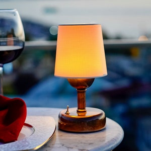 Lampe de table d'inspiration vintage, lampe de table LED sans fil, lampe rétro à piles, lampe de banquier nostalgique, lampe de restaurant sans fil image 2