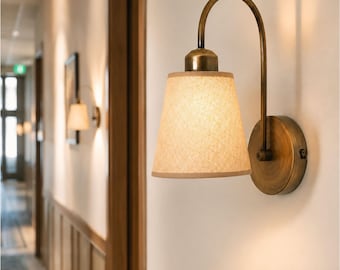 Wandlamp in mid-century stijl, antieke messing wandlamp met linnen kap, vintage geïnspireerde wandlamp, hotelverlichting, slaapkamerwandlamp