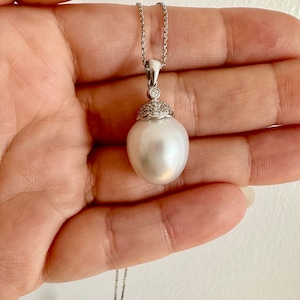 Diamond and pearl necklace in 14k white gold