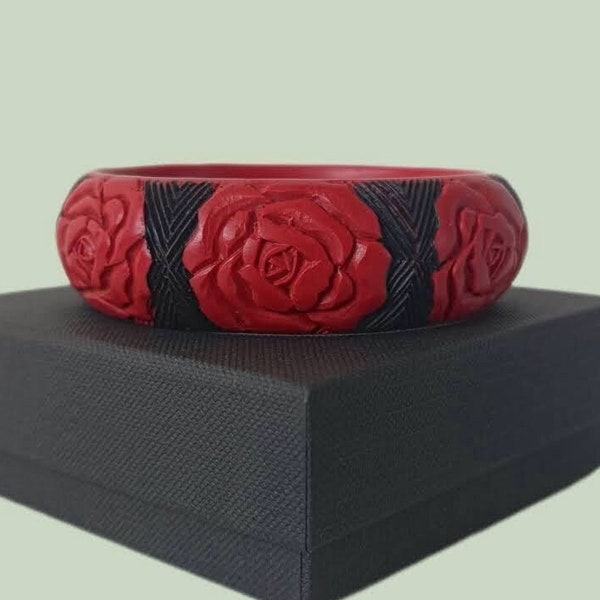 c1970s Rose Bangle Chinoiserie Faux Cinnabar, Vintage Red & Black Moulded Resin Floral Motif With Complimentary Gift Box, Fits Smaller Wrist