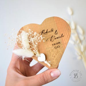 Portafedi in legno a cuore | Porta fedi nuziali | BloomingLab | Portafedi in legno con incisione personalizzata