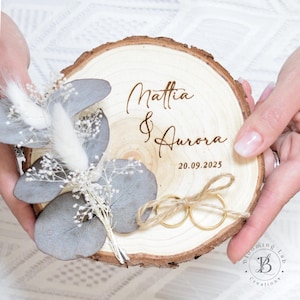 Portafedi in legno personalizzato con eucalipto e fiori secchi | Porta fedi nuziali | BloomingLab | Portafedi in legno con incisione laser