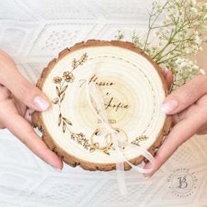 Portafedi in legno personalizzato | Porta fedi nuziali | Matrimonio italiano | BloomingLab | Portafedi in legno con incisione personalizzata