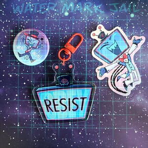 Puede incluir: Colección de merchandising con un personaje de dibujos animados de televisión. Incluye un botón, un llavero y una pegatina. El llavero dice "RESIST". El botón tiene las palabras "WON'T WON'T" y la pegatina muestra al personaje en una pose dinámica.