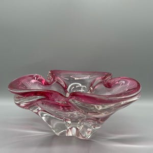OP Art, tigela de cristal rosa, Josef Hospodka, Chribská Sklarna, Tchecoslováquia, década de 1960
