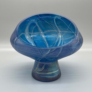 Tigela extravagante iridescente azul-violeta para cartões de visita, doces, etc., Joska, década de 1960