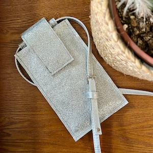 Handgemaakt glitter telefoontasje van kunstleer