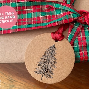 Etiquettes pour arbres de Noël rustiques, lot de 6 étiquettes rondes en kraft dessinées à la main, étiquettes de Noël recyclées, étiquettes pour cadeaux de fête fabriqués à la main