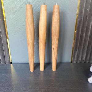 3er Set Moderne Couchtischbeine aus Nussbaum - mit Montagezubehör