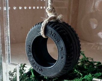 Jumping Spider Tire Swing - Fun Decor For Spider Enclosures - Nature Themed Jumping Spider Hide for Spider Houses and Spider Habitats