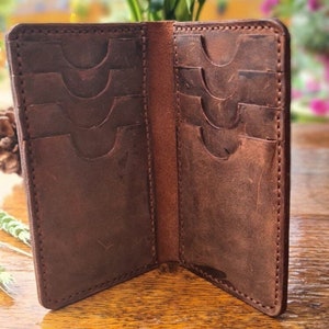 Cartera de Cuero Hecha a Mano - Tamaño Mediano -8 ranuras para tarjetas en 4 colores