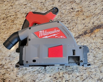 Cubierta para eje de sierra de incisión Milwaukee M18: mejora considerablemente la recolección de polvo de la sierra.