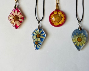 本物のデイジー樹脂ネックレス、18金メッキチェーン - Etsy 日本
