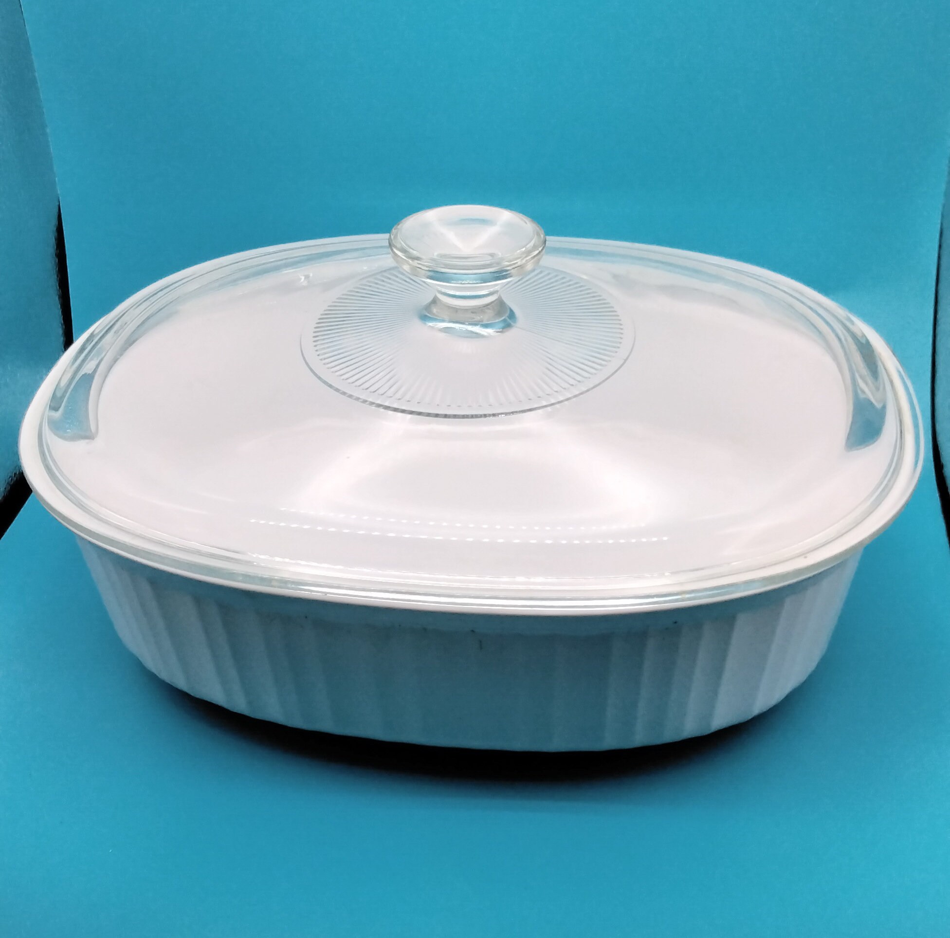 Corning Ware 2.8 Liter Oval Casserole French White with lid F-2-B 