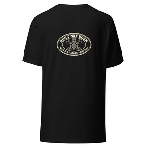 Camiseta Built Not Born Garage con escudo de motor vintage - Tinta crema Bella Canvas imagen 7