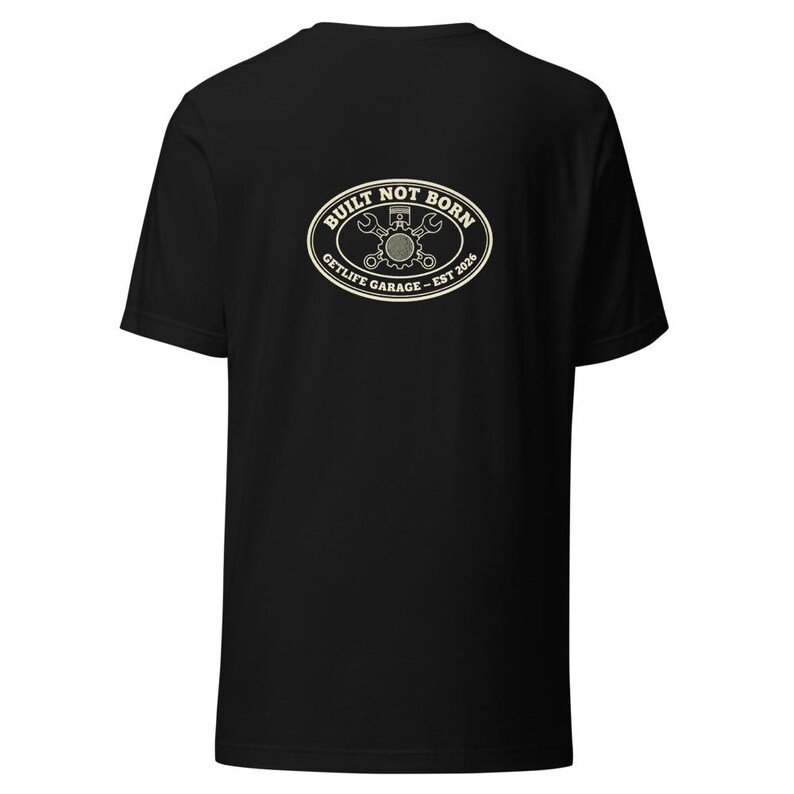 Camiseta Built Not Born Garage con escudo de motor vintage - Tinta crema Bella Canvas imagen 7