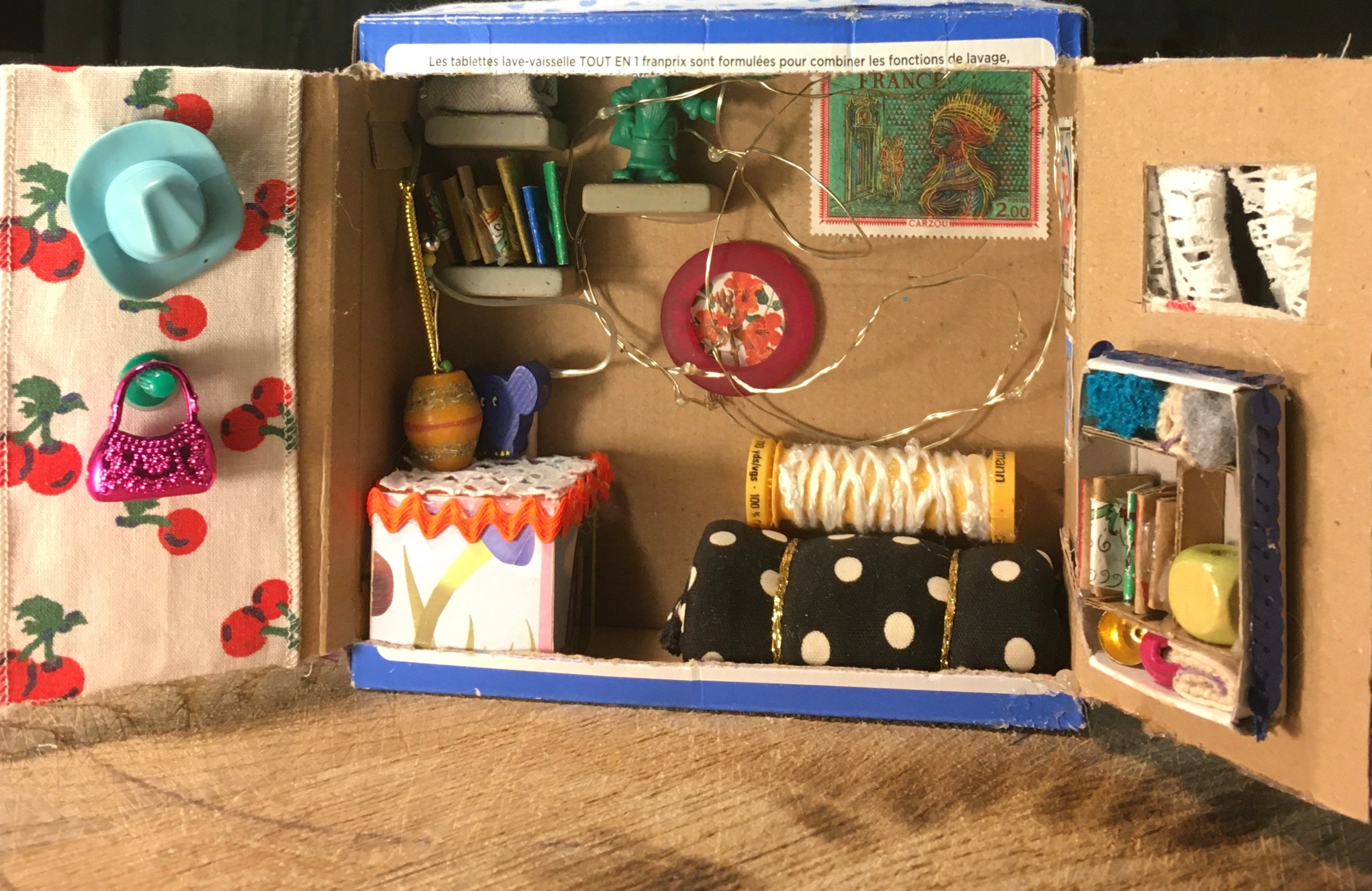 Décors Miniature Ad' Façon-Façon -Boite Lumineuse Salon Cerises