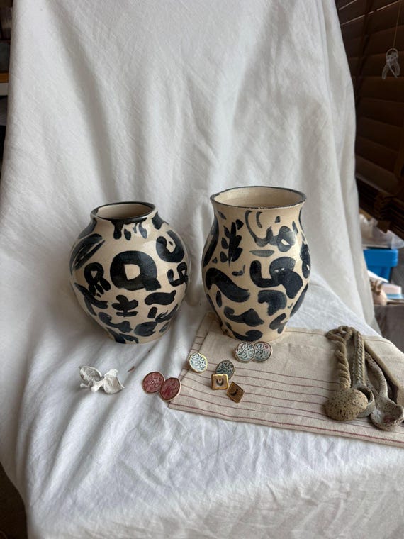 Rustikale persische Kalligraphie weiß blau Vase handgefertigt mit Liebe (Rumi Gedicht)