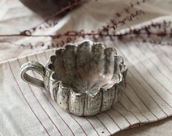 Ceramic Pleated , Ruffle Latte Farmhouse Mug, Large Cappuccino Cup with Timeless Charm, Unique Beige Wavy, Cream Primitive Rustic cup