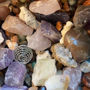 Crystal Confetti Scoop - Raw Crystal, Shell, and Crystal Cage Pendant Scoop
