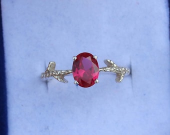 Anel elegante de rubi - Joia com pedra natalícia para presentear.