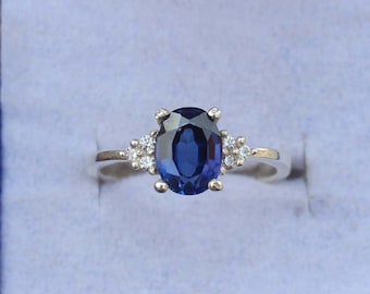 Anillo de compromiso de plata de ley con zafiro azul de laboratorio estilo vintage.
