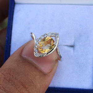 Anillo de citrino para cumpleaños de septiembre / Diseño único en plata