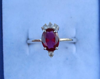 Elegante robijnrode ring - Handgemaakte geboortesteensieraden voor haar