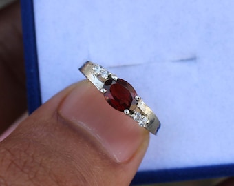 Oval Garnet Ring – Sterling Silver Vintage Style Birthstone Jewelry