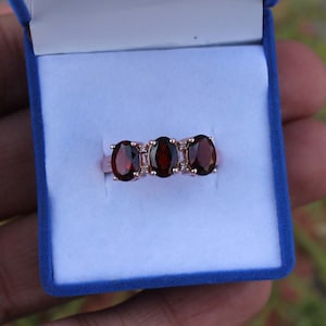 Natürlicher Granatring, 925 Sterlingsilberring, Verlobungsring, Ring im Ovalschliff, Roségold-Jubiläumsring, Drei Edelsteinring, Geschenk für sie