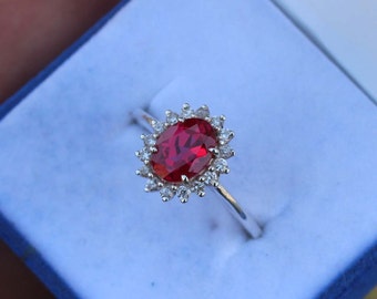 Anillo de rubí hecho a mano: regalo único con piedra de nacimiento