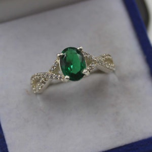 Oval Emerald Ring Sterling Silver Gemstone Engagement Ring For Women Promise Ring May Birthstone Anniversary Birthday Gift For Her