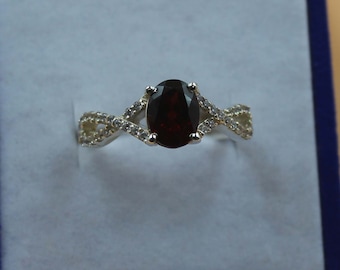 Vintage Style Oval Garnet Ring - 925 Sterling Silver Jewelry