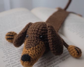 Marque-page chien teckel chocolat et feu, cadeau Doxie pour amoureux des chiens, cadeau chien saucisse, marque-page 3D au Crochet, cadeau maman Dackel