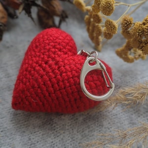 Gehäkeltes rotes Herz Keychain Geschenk für sie, Geschenk für Frauen, niedlicher Schlüsselring für Grilfriend, gehäkeltes Herz, Muttertagsgeschenk, Portachiave