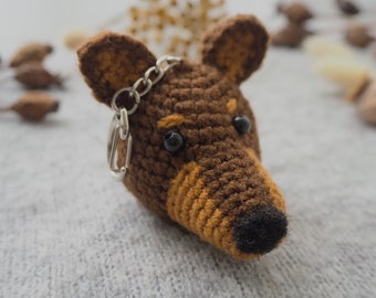 Bruine Dobermann-sleutelhanger, gehaakte 3D-hondensleutelhanger, gehaakte dobermann-bedel, aangepaste hondsleutelhanger, gepersonaliseerd hondencadeau, gehaakte amigurumi-hond