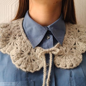 Fluffy Crochet Lace Collar, Detachable Grey Collar, Handmade Vintage Neck Accessory, Outfit Decor