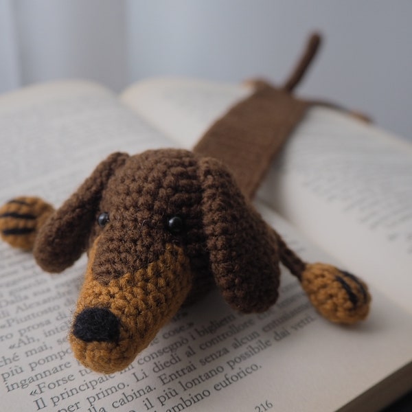 Chocolate and Tan Dachshund Dog Bookmark, Dachshund Gift for Dog Lover, Sausage Dog Gift, Crochet 3D Bookmark, Animal Bookmark, Dackel Gift