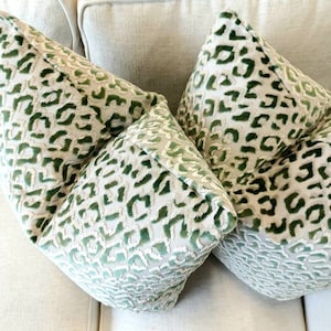 Emerald Green Leapard raised velvet pillow cover