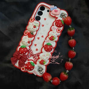 Jolie coque de portable avec chaîne Decoden, lapin aux fraises et ours pour toutes les marques